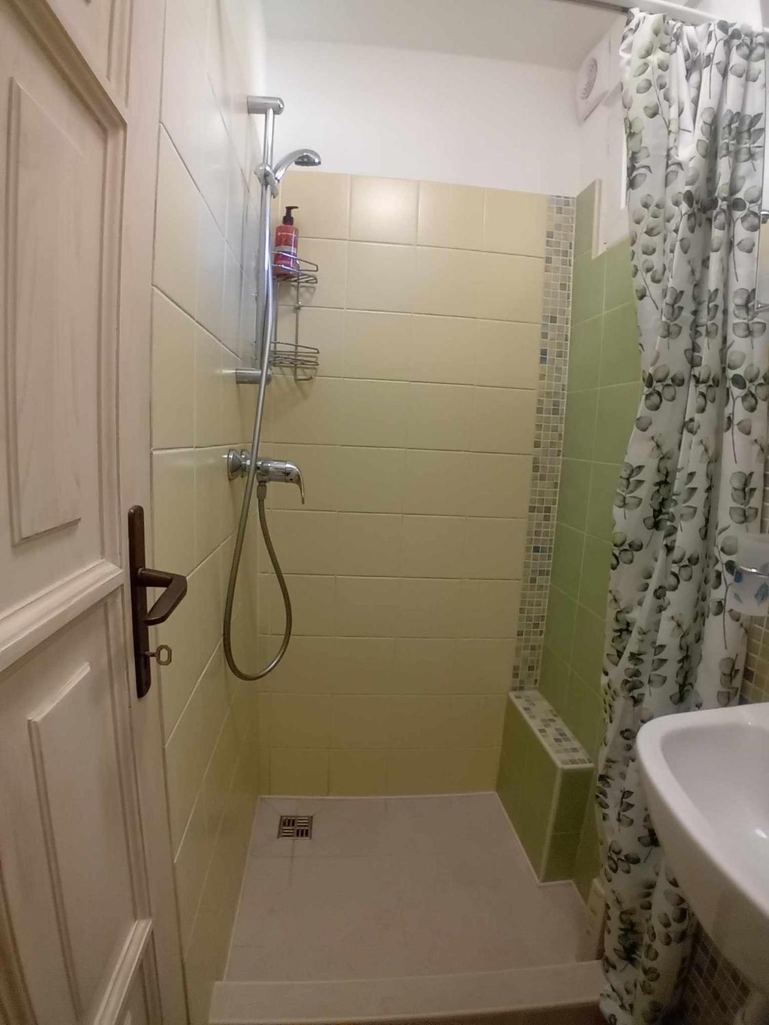 Edi Apartman Vecses Luaran gambar